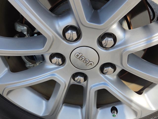 Used 2022 Jeep Grand Cherokee Laredo E w/ Security & Convenience Group RWD image 31