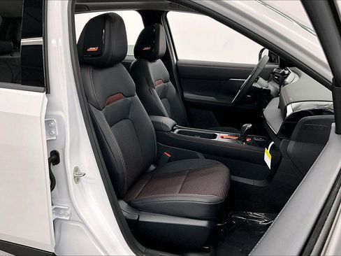 New 2026 Nissan Kicks SR w/ SR Premium Package AWD/4WD image 37