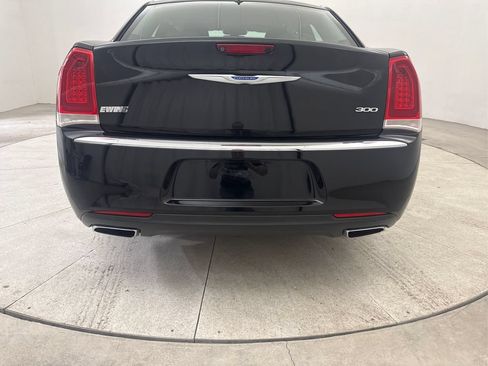 Used 2018 Chrysler 300 Touring RWD image 24