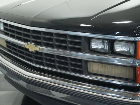 Used 1988 Chevrolet Silverado 1500 2WD Regular Cab image 17