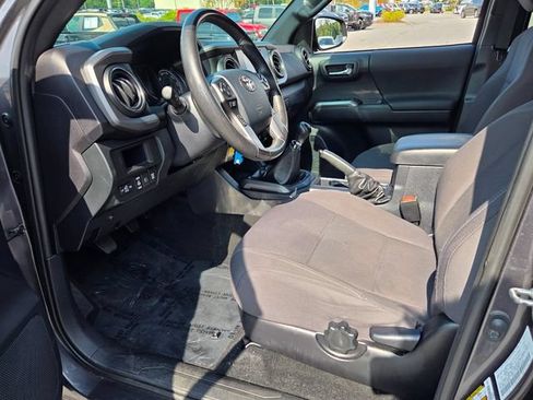 Used 2019 Toyota Tacoma TRD Sport AWD/4WD image 14