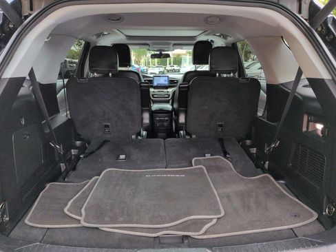 Used 2022 Ford Explorer XLT w/ Equipment Group 202A RWD image 13