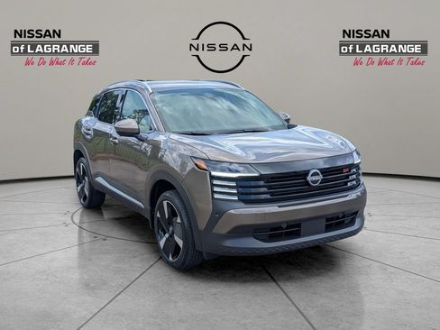 Used 2025 Nissan Kicks SR FWD image 3