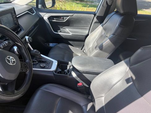 Used 2019 Toyota RAV4 LE w/ All Weather Liner Package AWD/4WD image 4