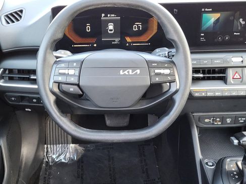 Used 2025 Kia K4 FWD image 23