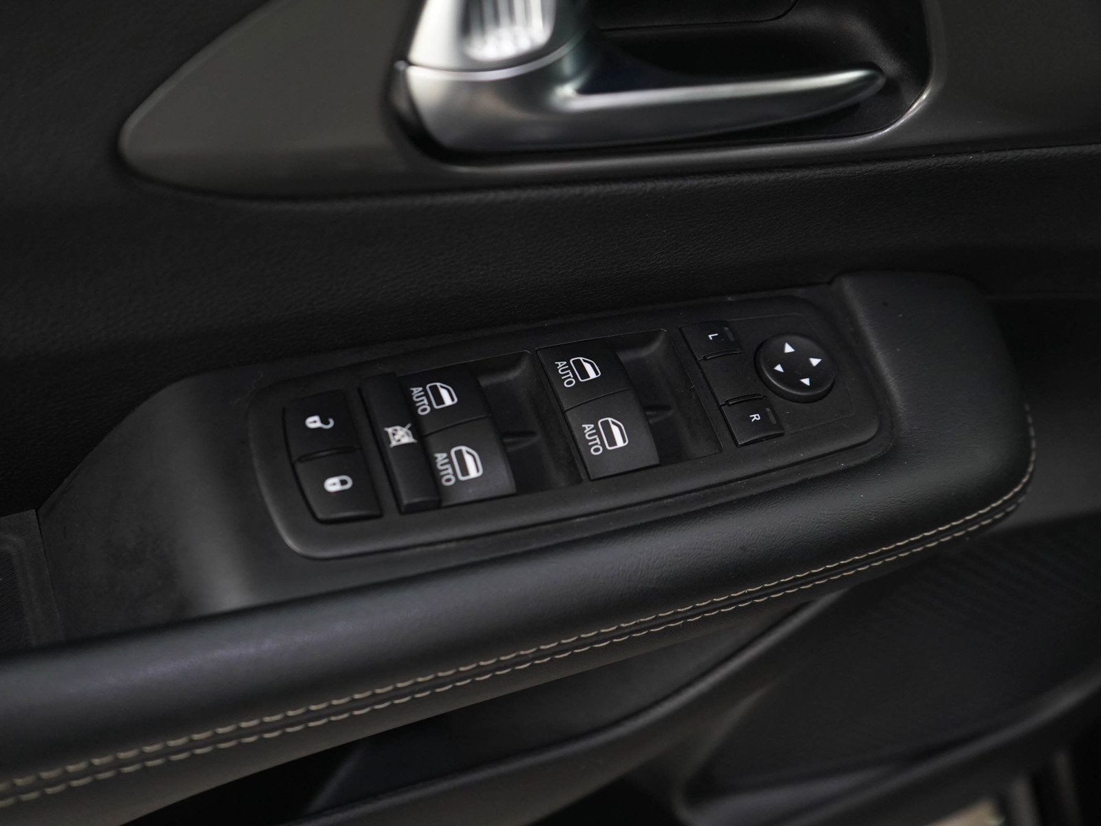 Used 2025 Chrysler Pacifica Select FWD image 22