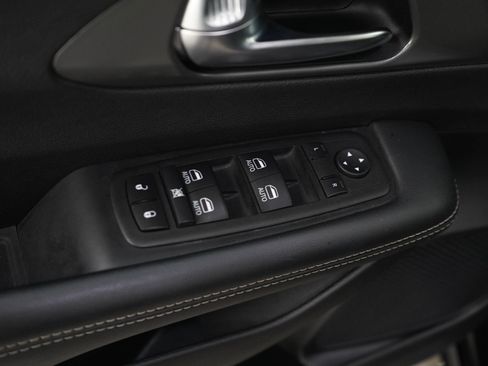 Used 2025 Chrysler Pacifica Select FWD image 22