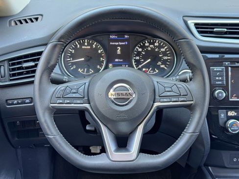 Used 2018 Nissan Rogue SV FWD image 18