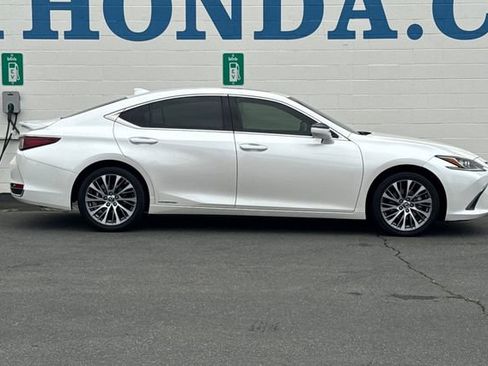 Used 2021 Lexus ES 300h w/ Premium Package image 3
