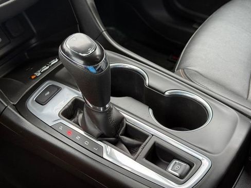 Used 2020 Chevrolet Equinox Premier FWD image 19