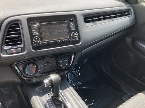 Used 2019 Honda HR-V LX image 17