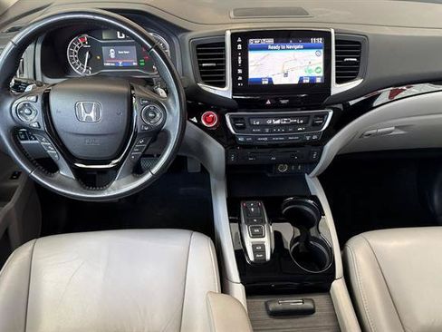 Used 2017 Honda Pilot Touring image 14