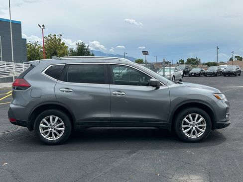 Used 2018 Nissan Rogue SV w/ Premium Package AWD/4WD image 2
