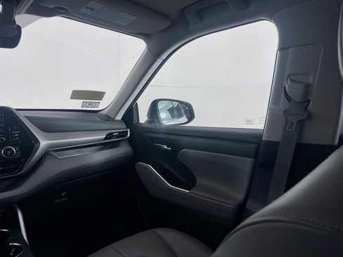 Used 2020 Toyota Highlander XLE image 23