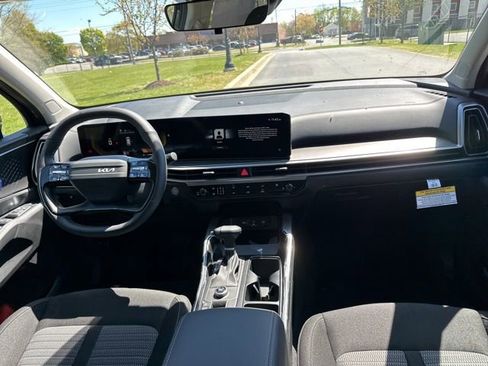 New 2026 Kia Sorento LX FWD image 3