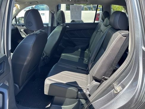 Used 2023 Volkswagen Tiguan SE w/ Panoramic Sunroof Package FWD image 19