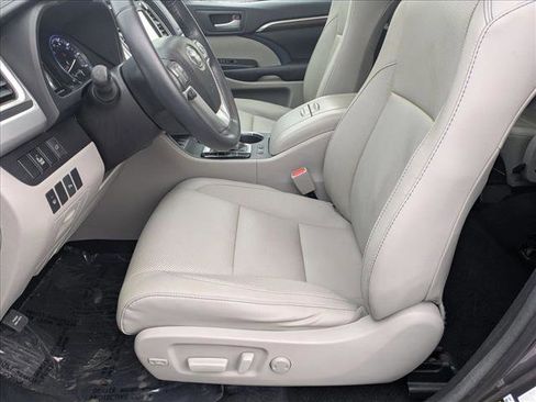 Used 2016 Toyota Highlander Limited AWD/4WD image 17