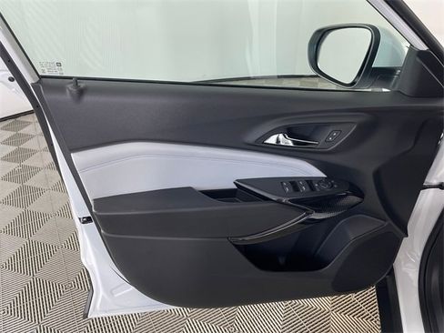 New 2026 Chevrolet Trax LT w/ LT Convenience Package image 13