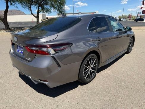 Used 2021 Toyota Camry SE w/ Audio Upgrade Package FWD image 5