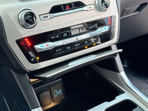 Used 2022 Ford Explorer XLT w/ Equipment Group 202A image 11