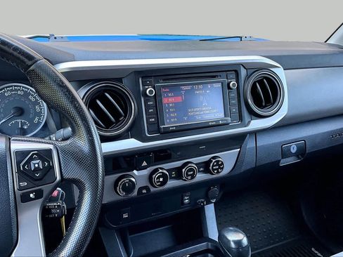 Used 2016 Toyota Tacoma SR5 w/ SR5 Appearance Package (SN) AWD/4WD image 7