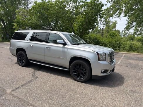 Used 2019 GMC Yukon XL SLT w/ Open Road Package AWD/4WD image 6