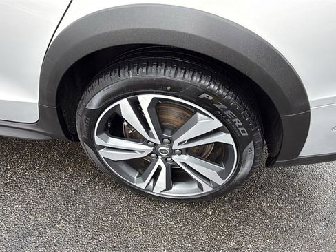 Certified 2025 Volvo V60 B5 Cross Country Plus image 32