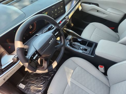 New 2026 Kia Sorento S image 2