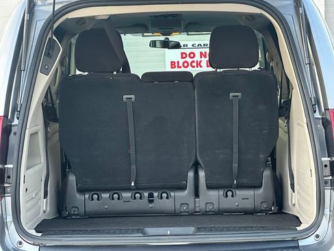 Used 2014 Dodge Grand Caravan SXT FWD image 12