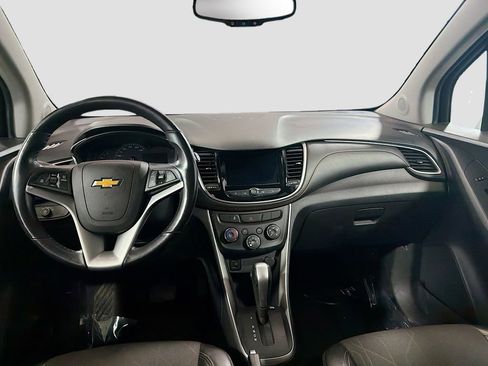 Used 2019 Chevrolet Trax LT w/ LT Convenience Package FWD image 21