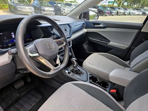 Certified 2024 Volkswagen Taos SE FWD image 15