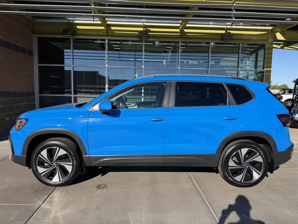 Used 2025 Volkswagen Taos SE AWD/4WD image 7