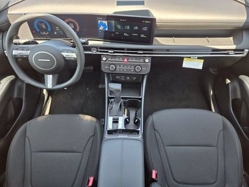 Certified 2025 Hyundai Tucson SE FWD image 19