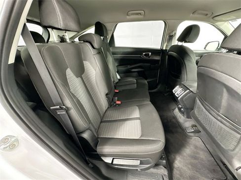 Used 2022 Kia Sorento LX image 26