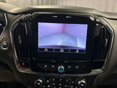 Used 2023 Chevrolet Traverse LT FWD image 18