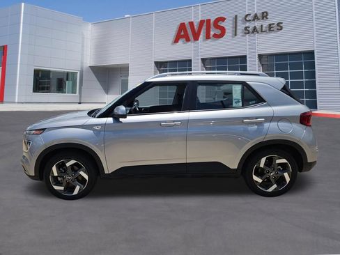 Used 2025 Hyundai Venue SEL FWD image 2