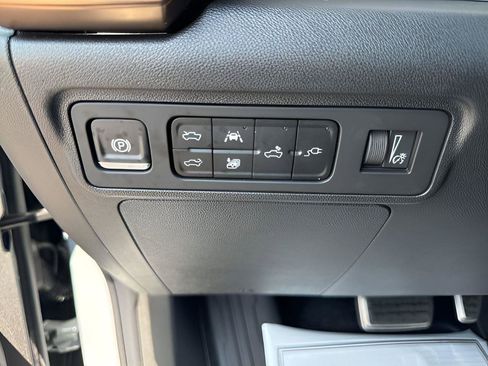 New 2025 GMC Hummer EV 3X w/ LPO, Illumination Package image 27