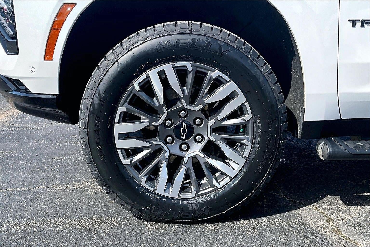 Used 2025 Chevrolet Tahoe Z71 w/ Z71 Off-Road Package AWD/4WD image 9