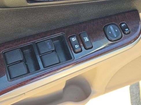 Used 2014 Toyota Camry XLE w/ Leather Package FWD image 18