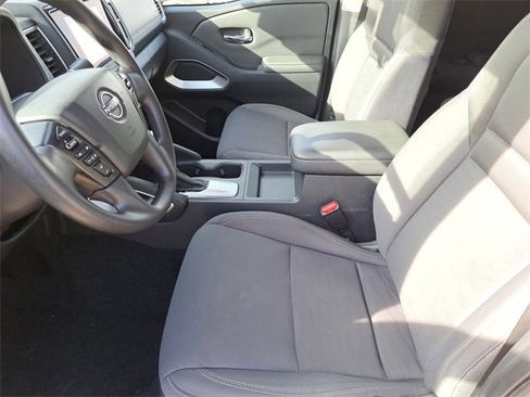 Used 2023 Nissan Frontier SV image 21