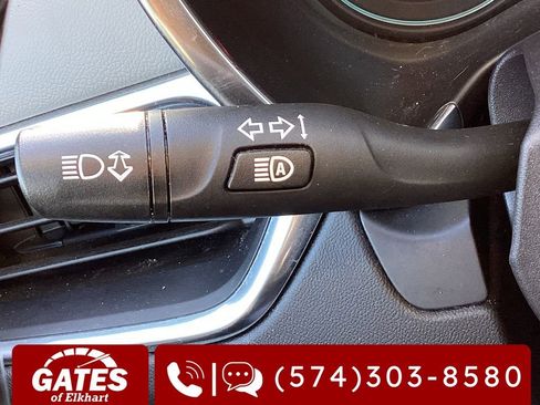Used 2024 Chevrolet Equinox LT FWD image 28