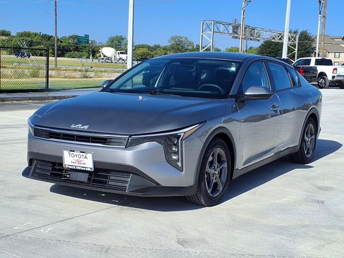 Used 2025 Kia K4 FWD image 3