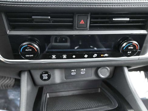 Used 2024 Nissan Rogue SV FWD image 19