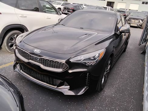 Used 2019 Kia Stinger GT2 image 2