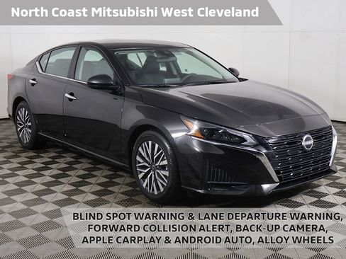 Used 2025 Nissan Altima 2.5 SV image 1