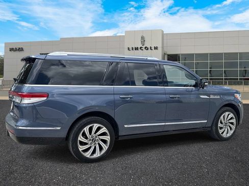 Certified 2022 Lincoln Navigator L Reserve AWD/4WD image 3