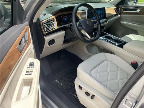 Used 2026 Volkswagen Atlas SE FWD image 6