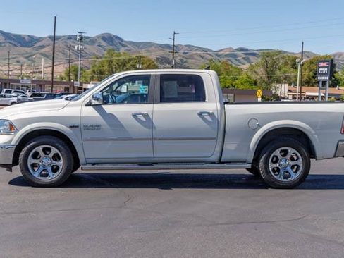Used 2017 RAM 1500 Laramie w/ Convenience Group AWD/4WD image 3