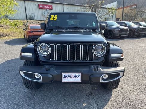 Used 2025 Jeep Wrangler Unlimited Sahara w/ Safety Group AWD/4WD image 8