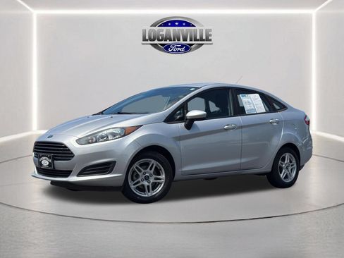 Certified 2018 Ford Fiesta SE FWD image 1